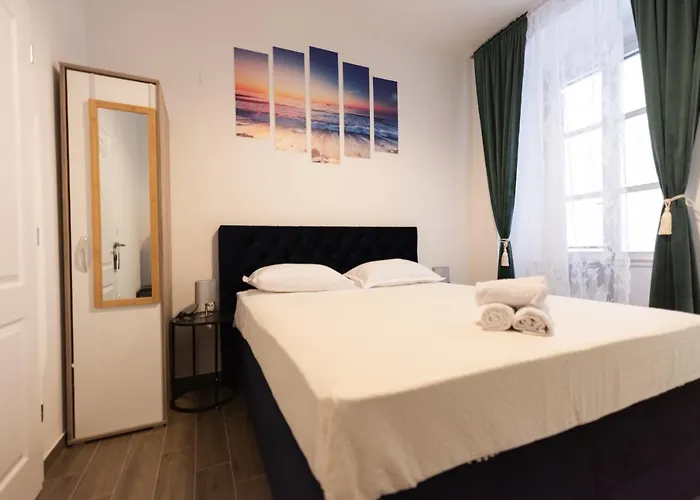Apartament Throne Of 2