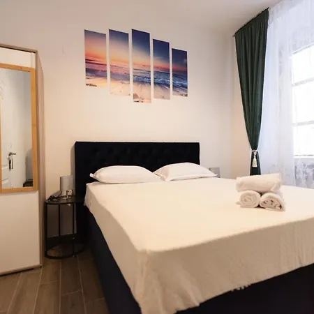 Lejlighed Throne Of 2